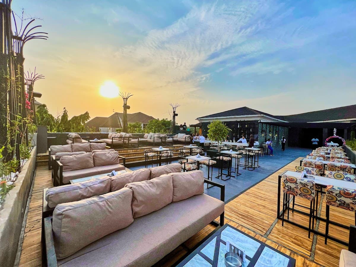 Aura Lounge gallery 1