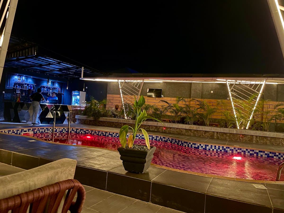 Bustle Lounge