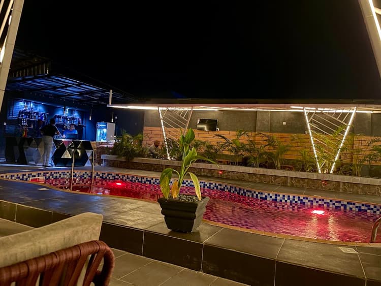 Bustle Lounge
