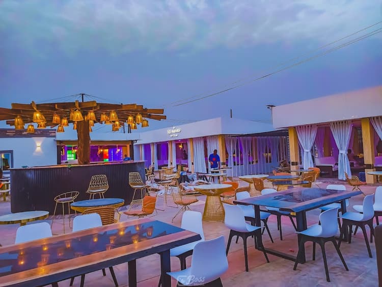 De Compound Lounge