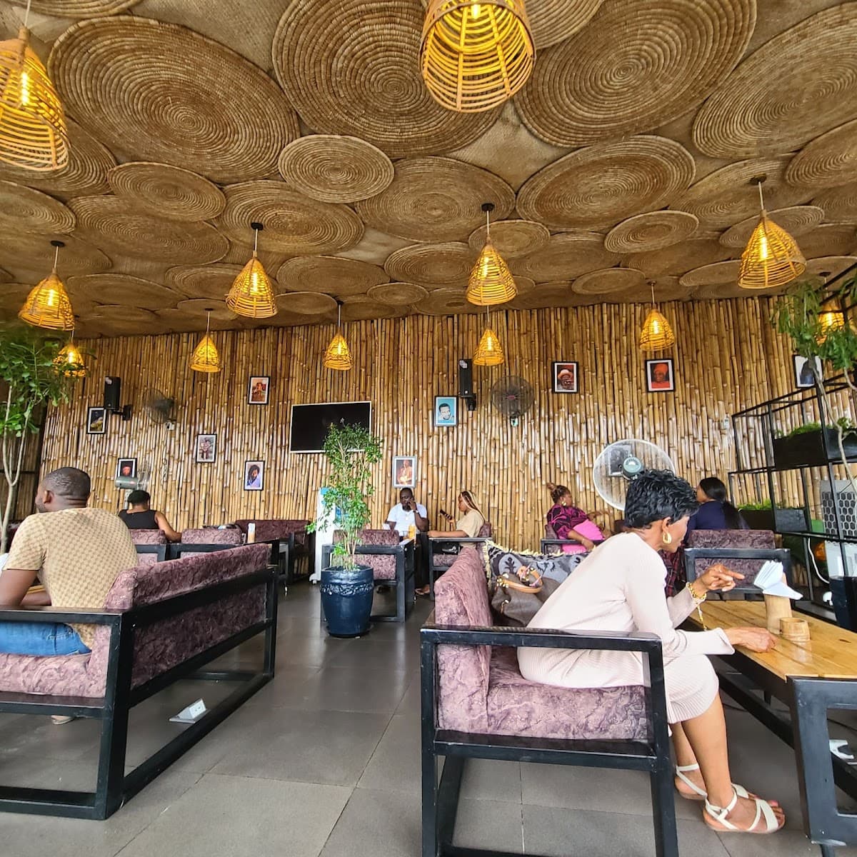 OBIRI RESTAURANT & LOUNGE, Club in Port Harcourt, Port Harcourt